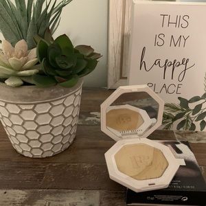 Fenty Beauty- trophy wife highlighter